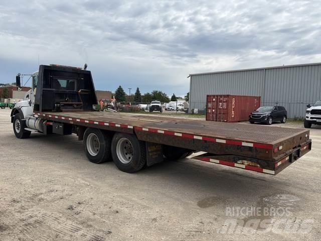 Kenworth T440 شاحنات مسطحة/مفصلية الجوانب