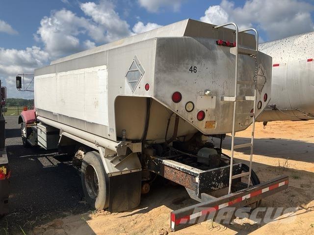 Kenworth T450B شاحنات ذات صهاريج