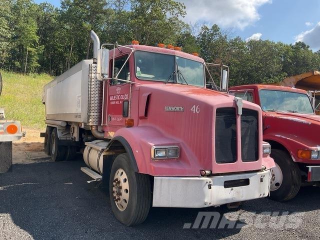 Kenworth T450B شاحنات ذات صهاريج