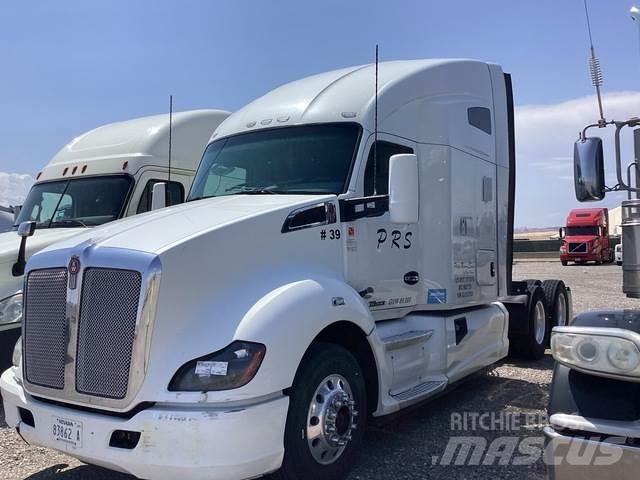 Kenworth T680 وحدات الجر