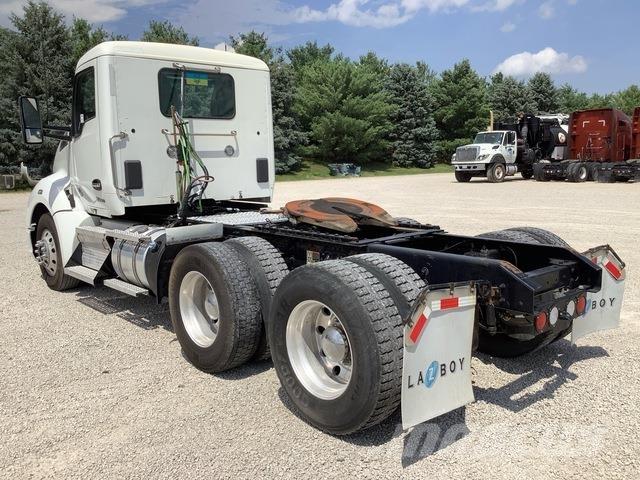 Kenworth T680 وحدات الجر