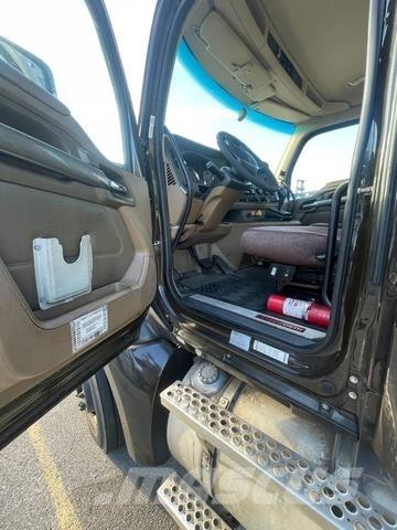 Kenworth T680 وحدات الجر