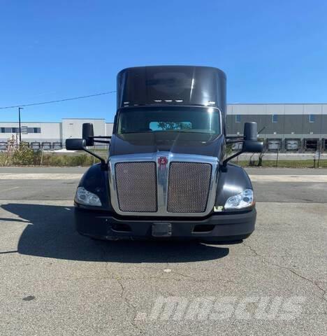 Kenworth T680 وحدات الجر