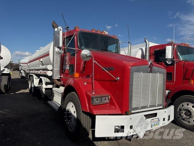 Kenworth T800 شاحنات ذات صهاريج