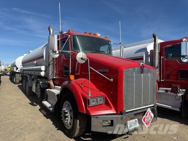 Kenworth T800 شاحنات ذات صهاريج