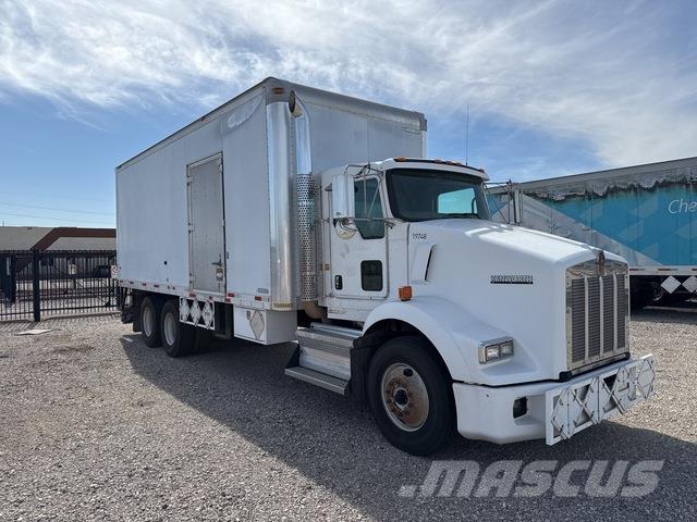 Kenworth T800 شاحنات ذات هيكل صندوقي