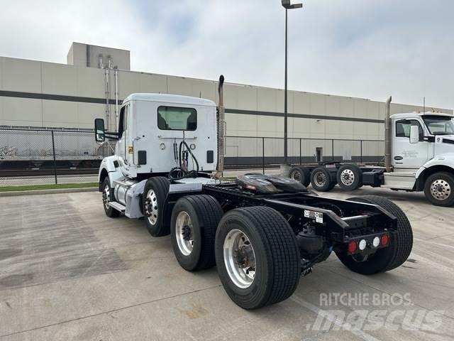 Kenworth T880 وحدات الجر