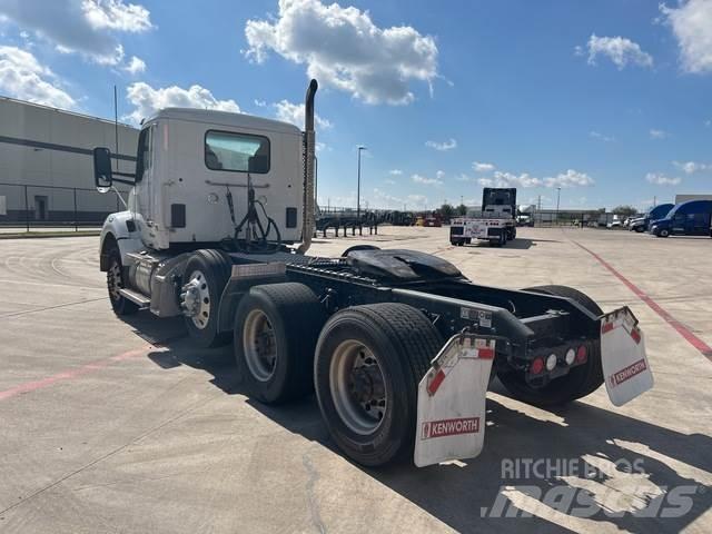 Kenworth T880 وحدات الجر