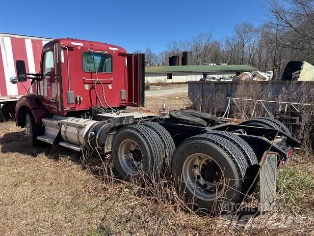 Kenworth T880 وحدات الجر