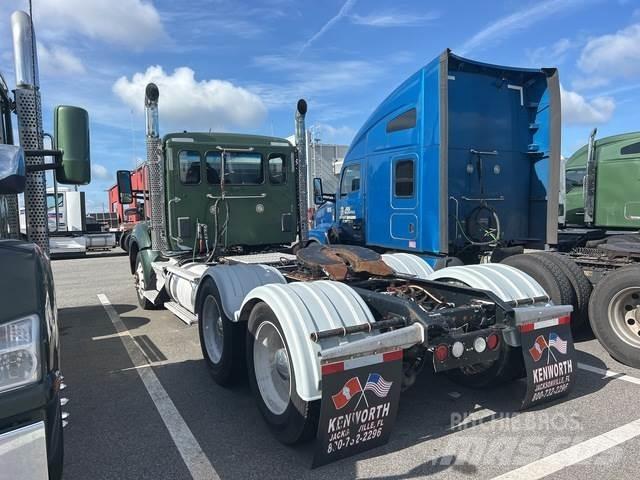 Kenworth T880 وحدات الجر