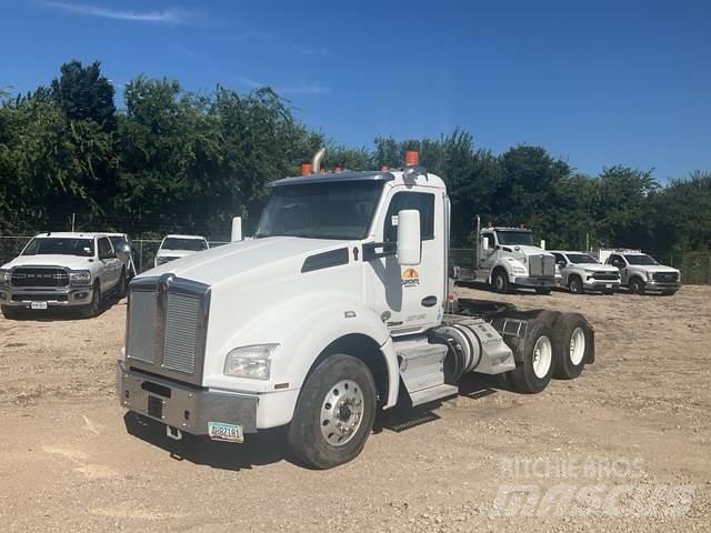 Kenworth T880 وحدات الجر