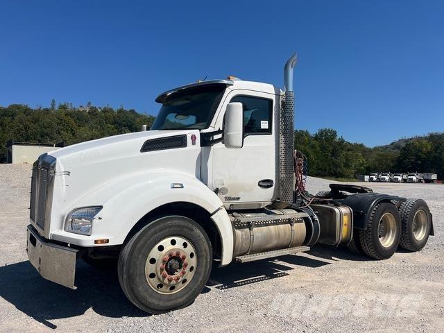 Kenworth T880 وحدات الجر