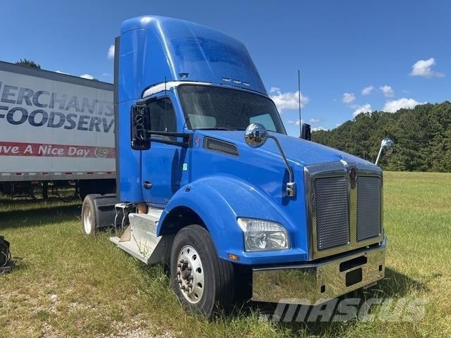 Kenworth T880 وحدات الجر