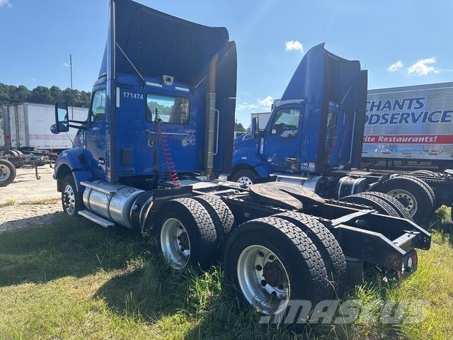 Kenworth T880 وحدات الجر