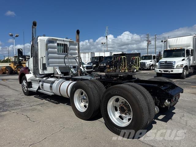 Kenworth T880 وحدات الجر