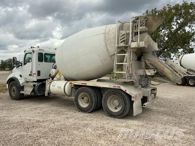 Kenworth T880 شاحنات أخرى