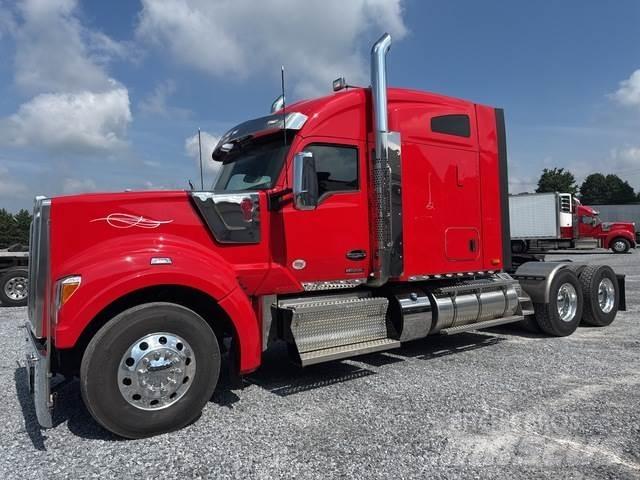 Kenworth W990 وحدات الجر
