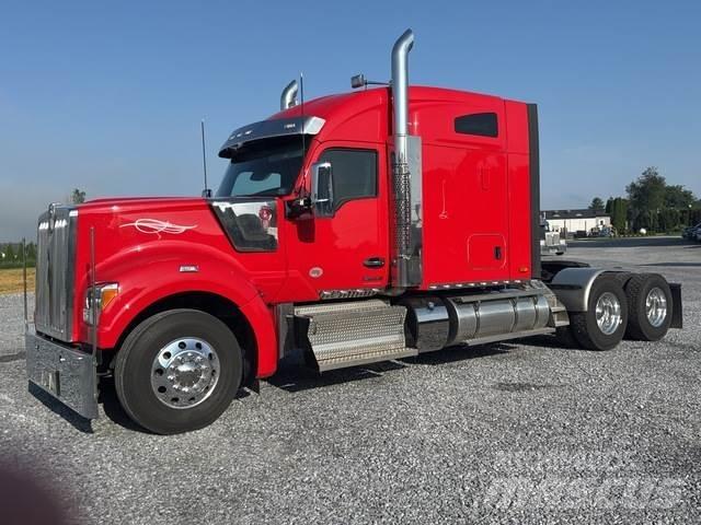 Kenworth W990 وحدات الجر