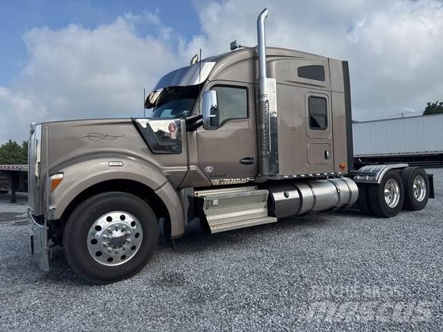Kenworth W990 وحدات الجر