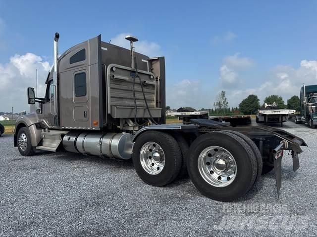Kenworth W990 وحدات الجر