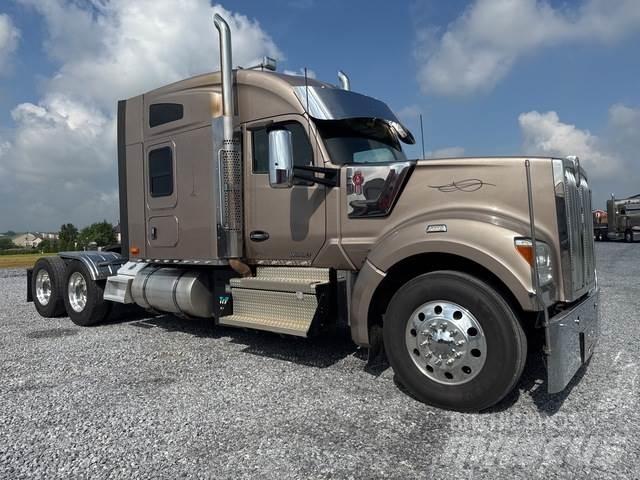 Kenworth W990 وحدات الجر