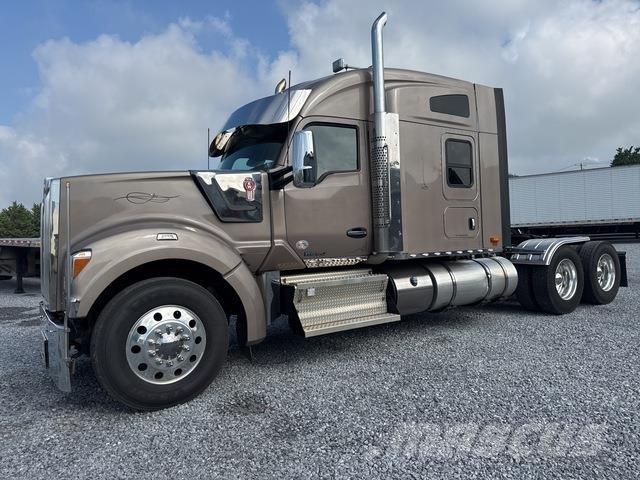 Kenworth W990 وحدات الجر
