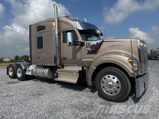 Kenworth W990 وحدات الجر