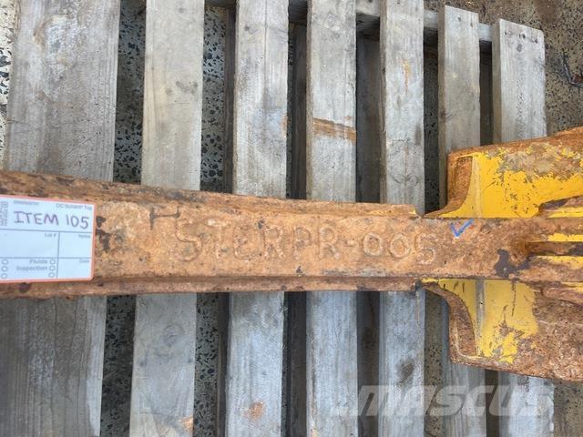 Komatsu  خداشات