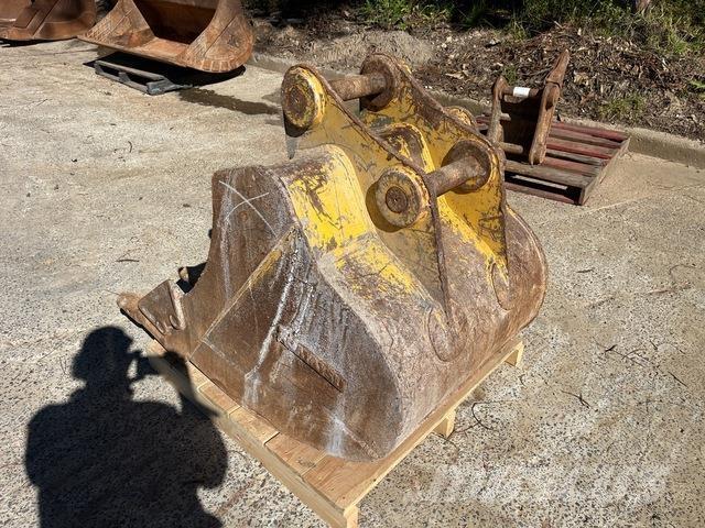 Komatsu  دلاء