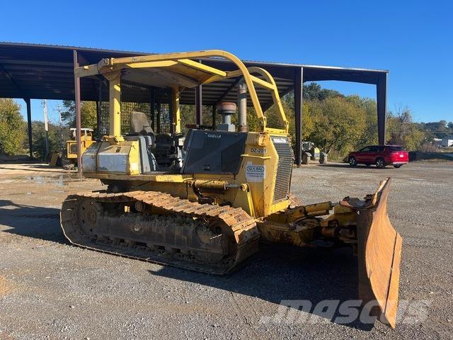 Komatsu  بلدوزرات مجنزرة