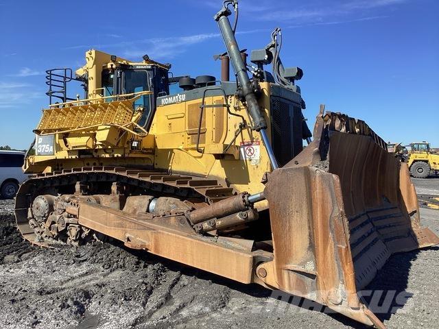 Komatsu D375A بلدوزرات مجنزرة