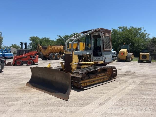 Komatsu D39P-1 بلدوزرات مجنزرة