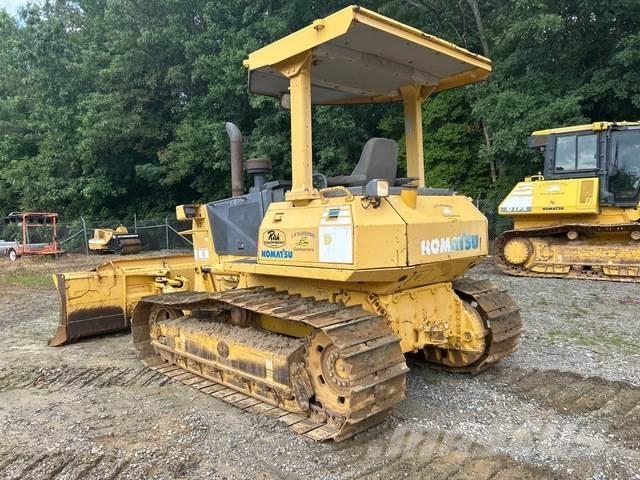 Komatsu D41E-6 بلدوزرات مجنزرة