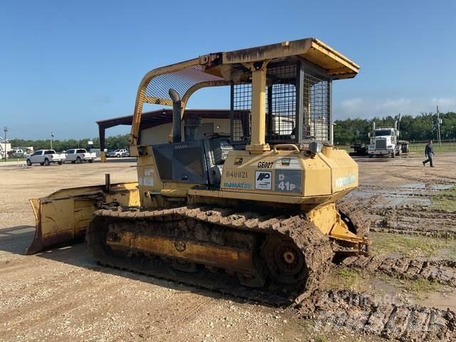 Komatsu D41P-6 بلدوزرات مجنزرة