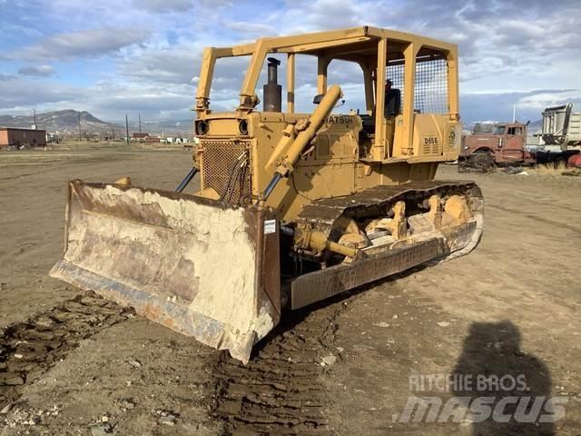 Komatsu D65E-6 بلدوزرات مجنزرة