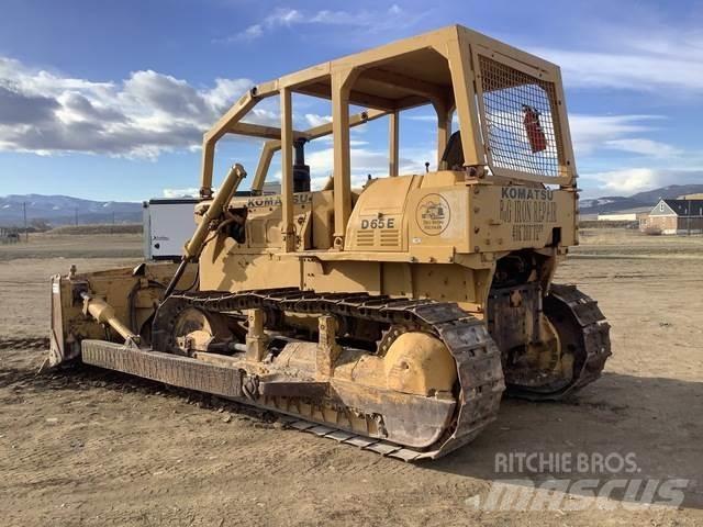 Komatsu D65E-6 بلدوزرات مجنزرة