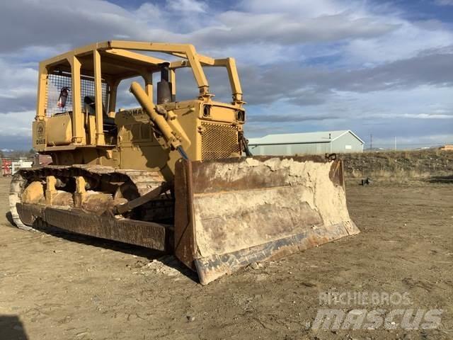 Komatsu D65E-6 بلدوزرات مجنزرة