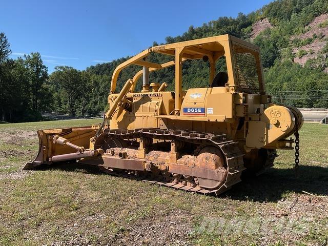 Komatsu D65E-6 بلدوزرات مجنزرة