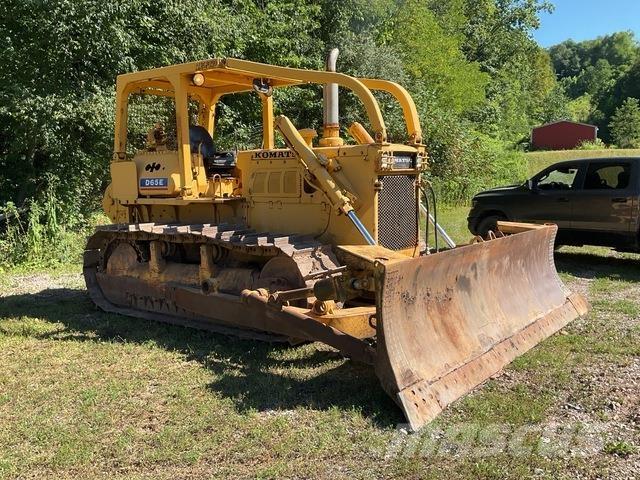 Komatsu D65E-6 بلدوزرات مجنزرة