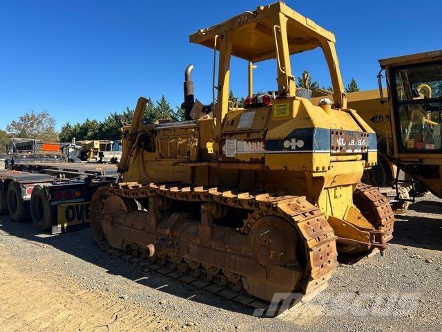 Komatsu D68E-1 بلدوزرات مجنزرة