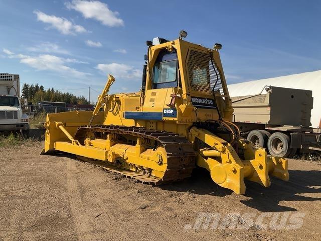 Komatsu D85P بلدوزرات مجنزرة