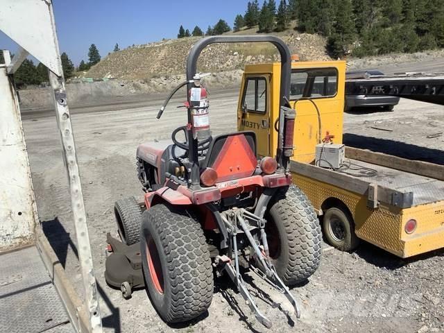 Kubota B2400HD الجرارات