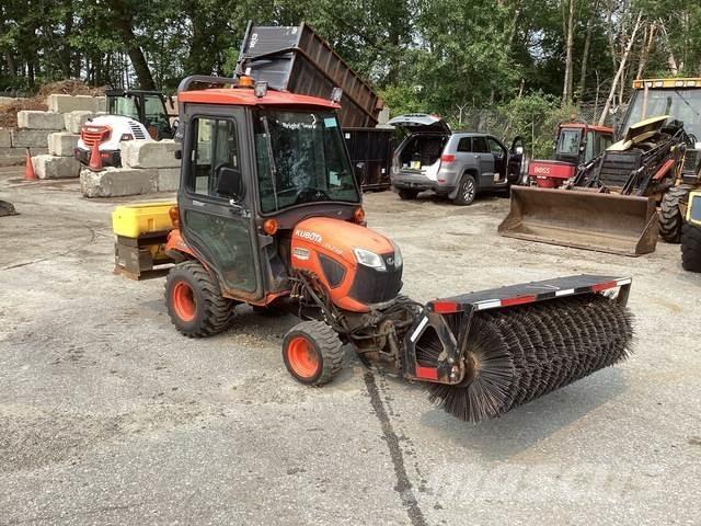 Kubota BX2380 جرارات مدمجة