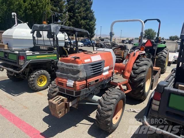 Kubota L3010D جرارات مدمجة