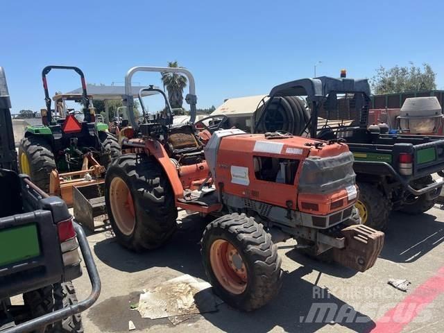 Kubota L3010D جرارات مدمجة