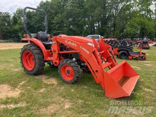 Kubota L3301DT جرارات مدمجة