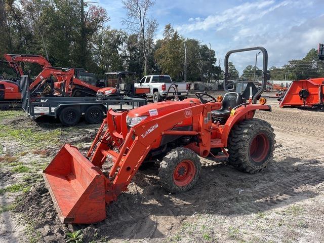 Kubota L3301DT جرارات مدمجة