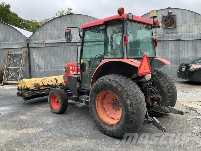 Kubota M4900 الجرارات