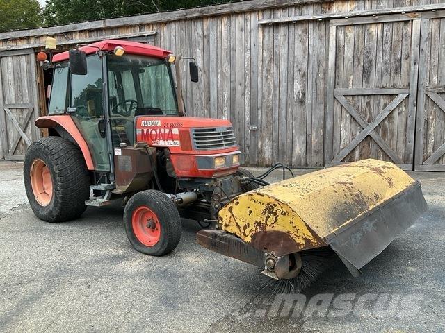 Kubota M4900 الجرارات