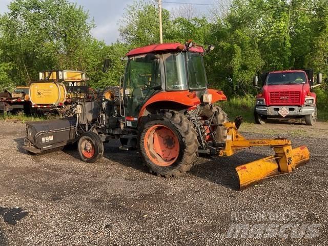 Kubota M5040 كاسحات داخلية